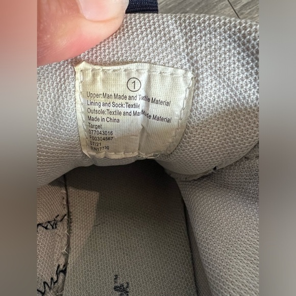 Cat & Jack Anthony Casual Mid Top sneaker. Size 1 - Picture 9 of 9